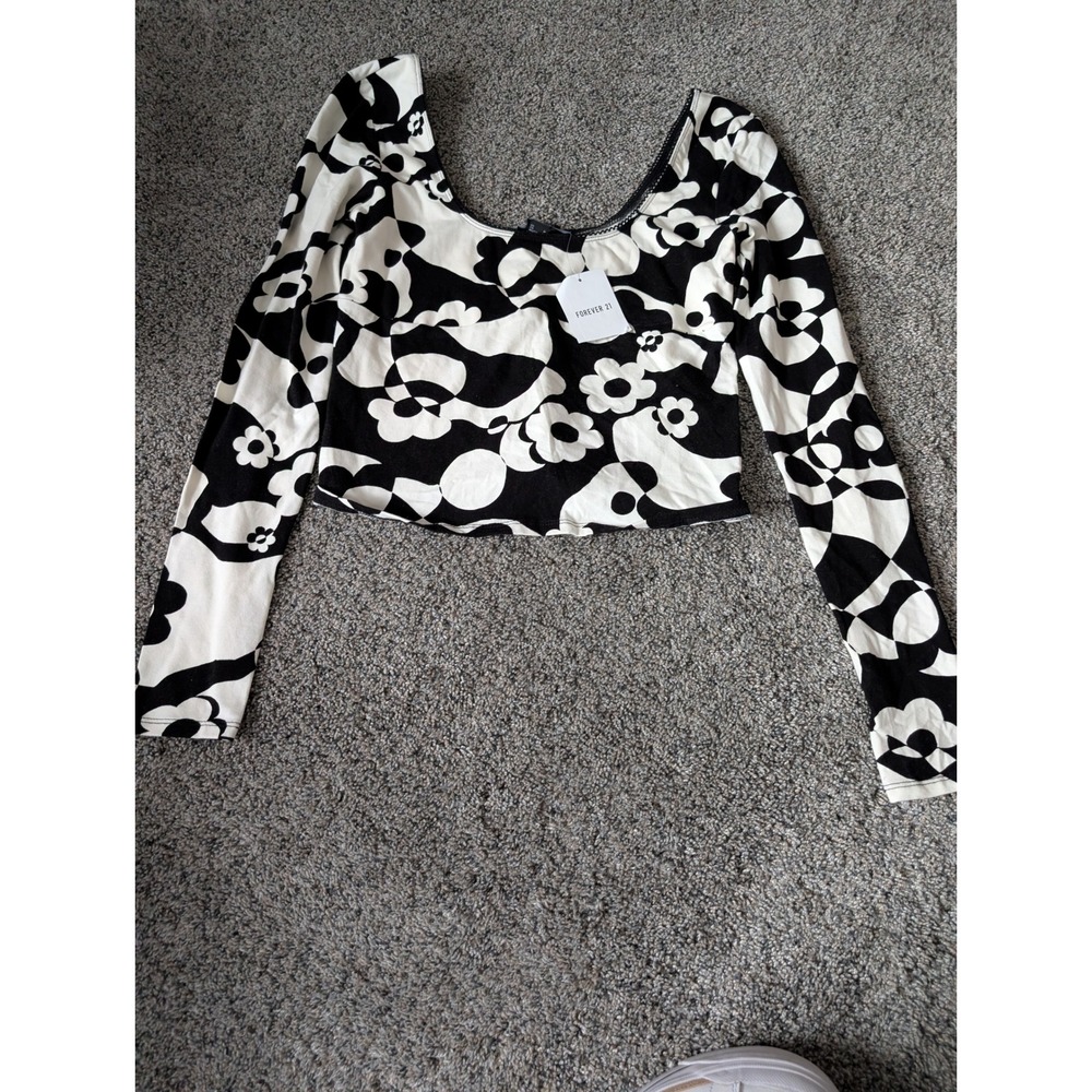 Forever 21 Womens Black White Floral Psychedelic Scoop Neck Lace Trim Crop Top M